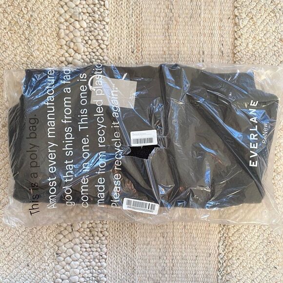 Everlane The ReNew Fleece Oversized Crew Black Size Small NWT - Picture 7 of 8